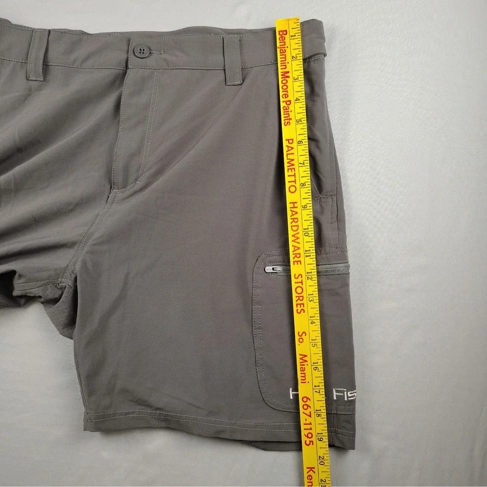 Huk Fishing Shorts Mens 2XL/XXL Gray Stretch Zip Pocket Performance Outdoor